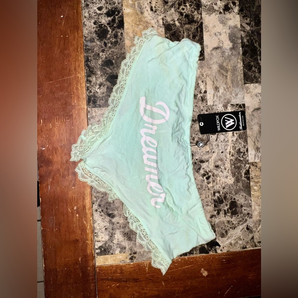 WildFox Intimates printed 2 piece pajama set. Size small.